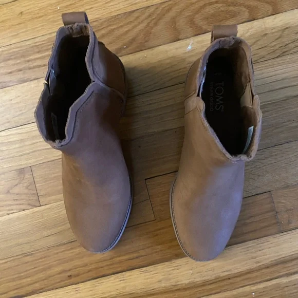 Toms Classic Tan Ankle Booties - Picture 8 of 11